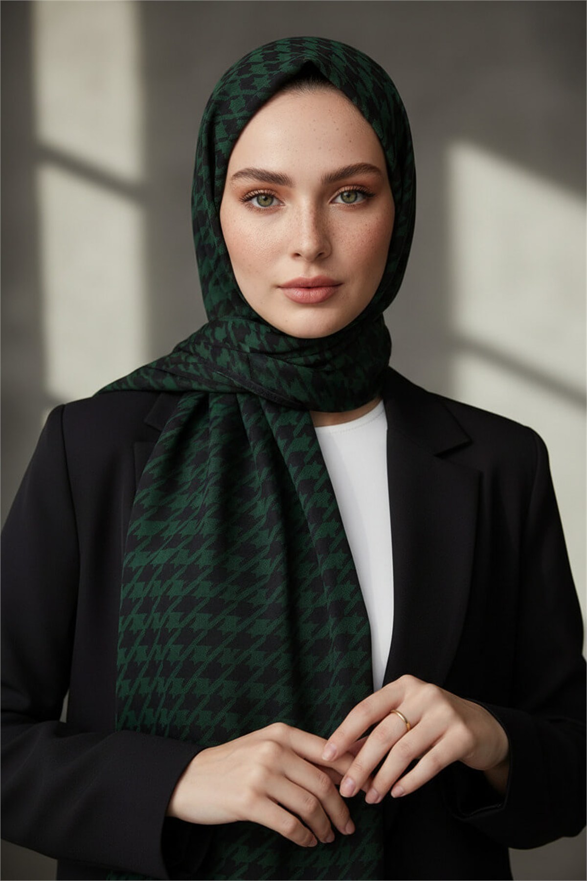 KREP KAZAYAĞI DESENLİ ZÜMRÜT YEŞİLİ RENKLİ 75X195 KIRIŞMAZ ŞAL