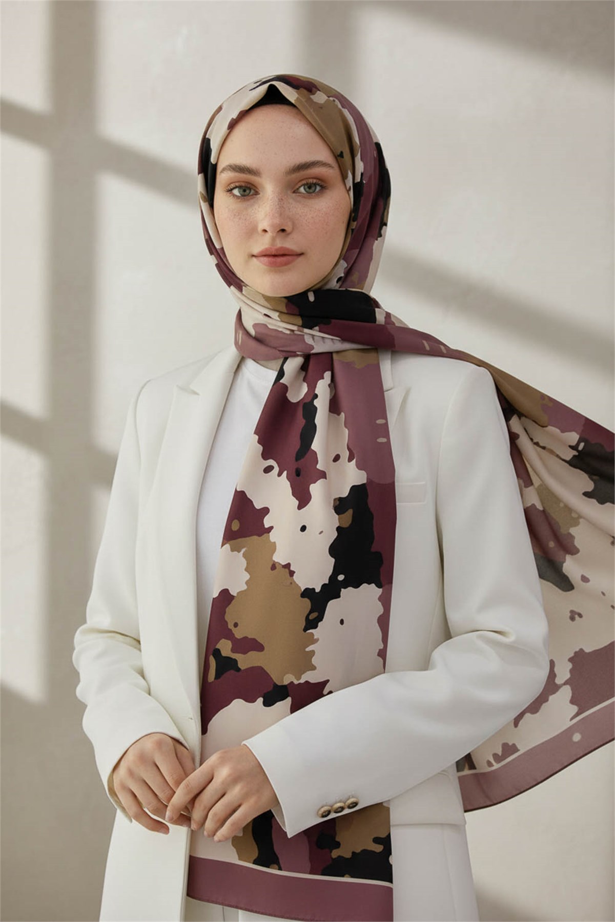 KREP BOYA EFEKTİ DESENLİ PUDRA RENKLİ 75X195 KIRIŞMAZ ŞAL