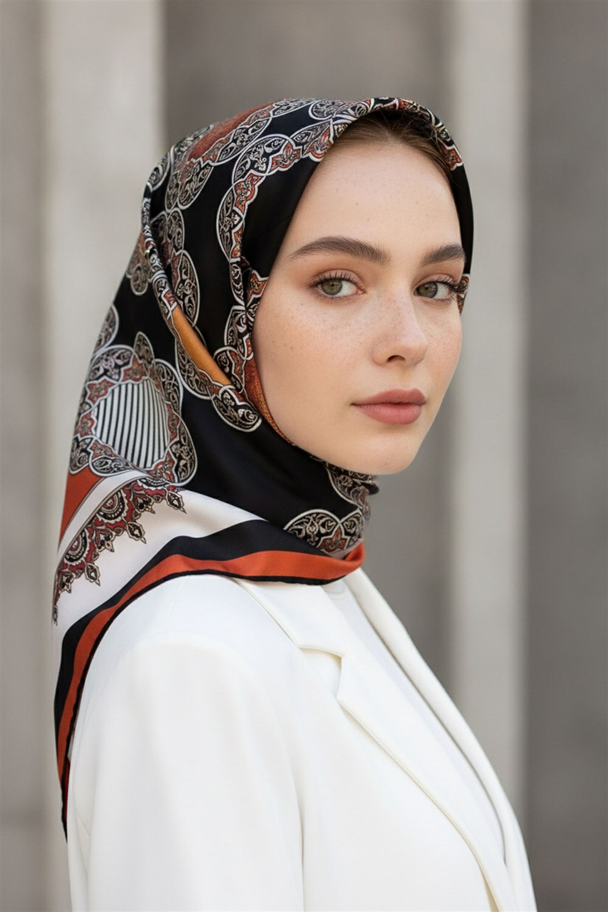 %100 Twill Türk Motifi  Desenli Siyah - Taba Renkli 90x90 Eşarp Dikim Şekli: El Dikişi