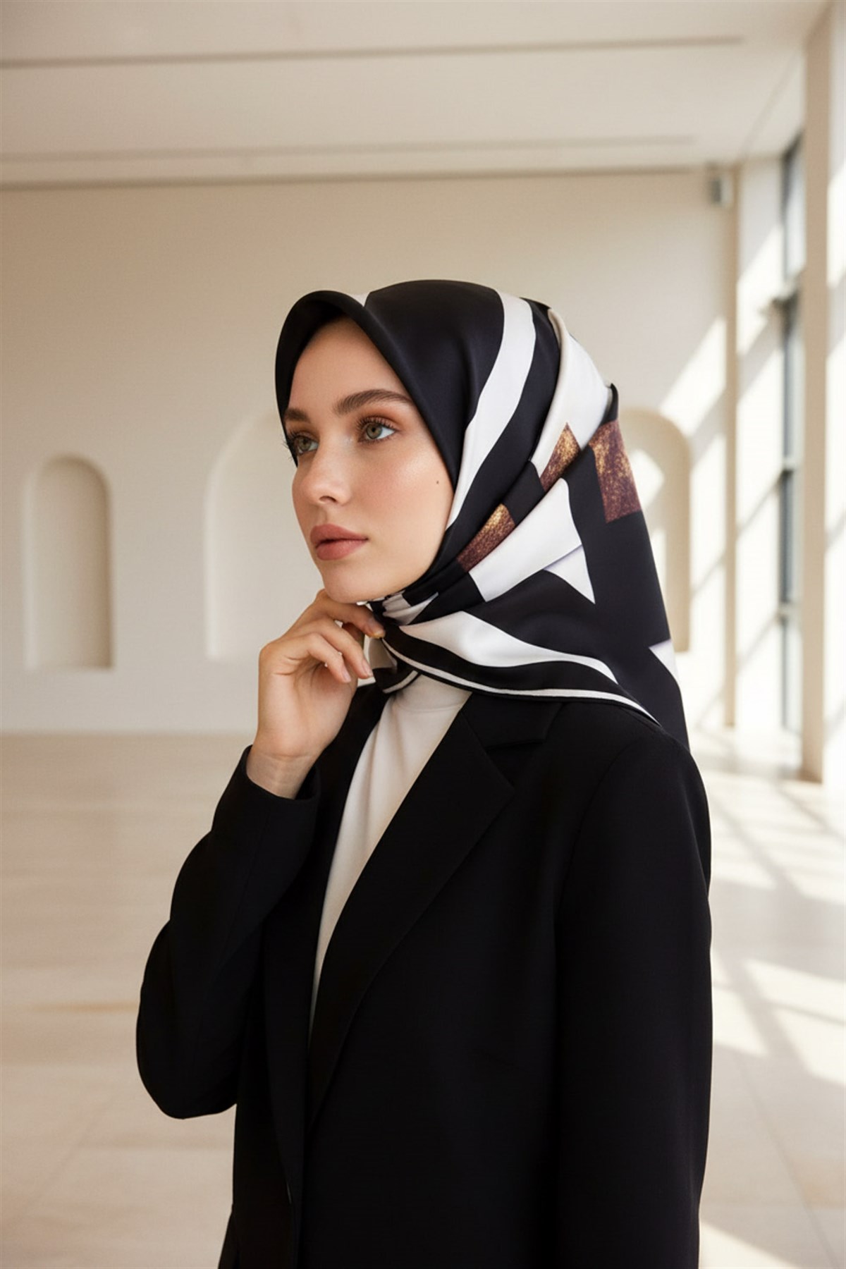 %100 Twill İpek Karo Desenli Siyah - Krem Renkli 90x90 Eşarp Dikim Şekli : El Dikişi