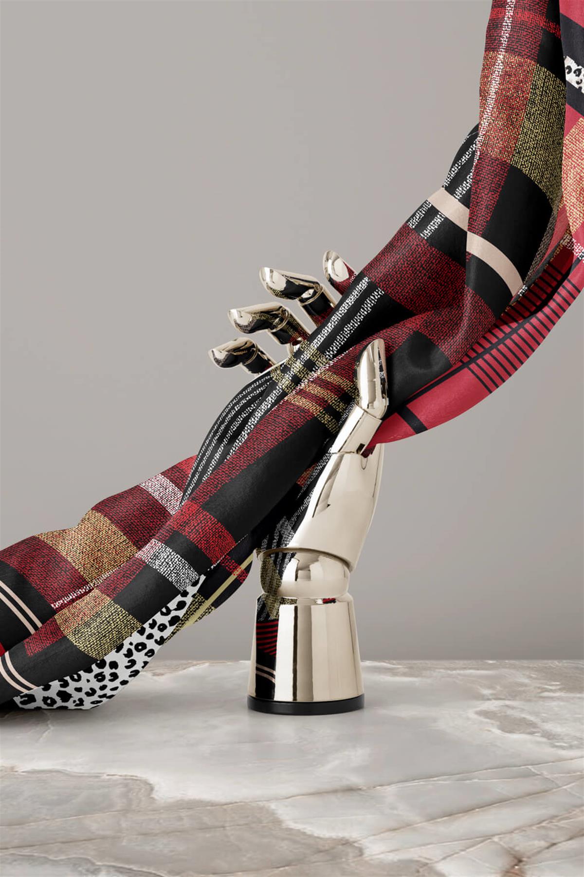 %100 Twill İpek Ekoseli Ve Leopar Desenli Siyah - Bordo Renkli 90x90 Eşarp Dikim Şekli : El Dikişi