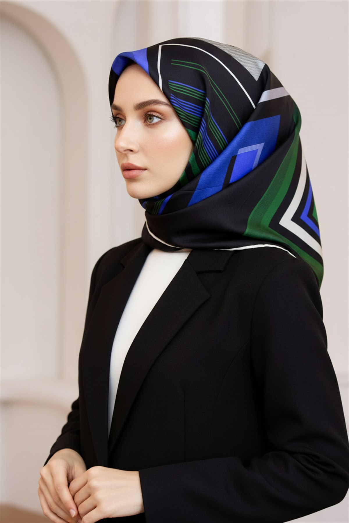 %100 Twill İpek Kare Desenli Zümrüt Yeşili - Saks Renkli 90x90 Eşarp Kenar Dikiş Şekli El Dikişli