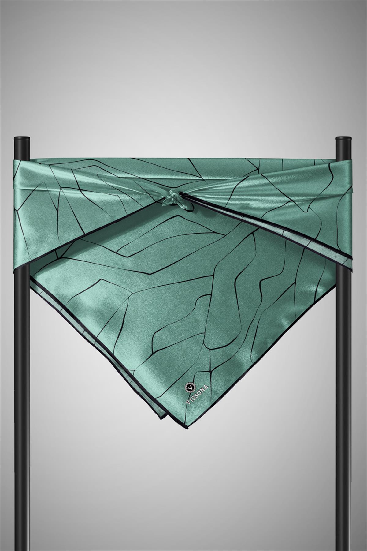%100 Twill İpek Çizgi Desenli Mint Yeşili - Siyah Renkli 90x90 Eşarp Dikim Şekli : El Dikişi