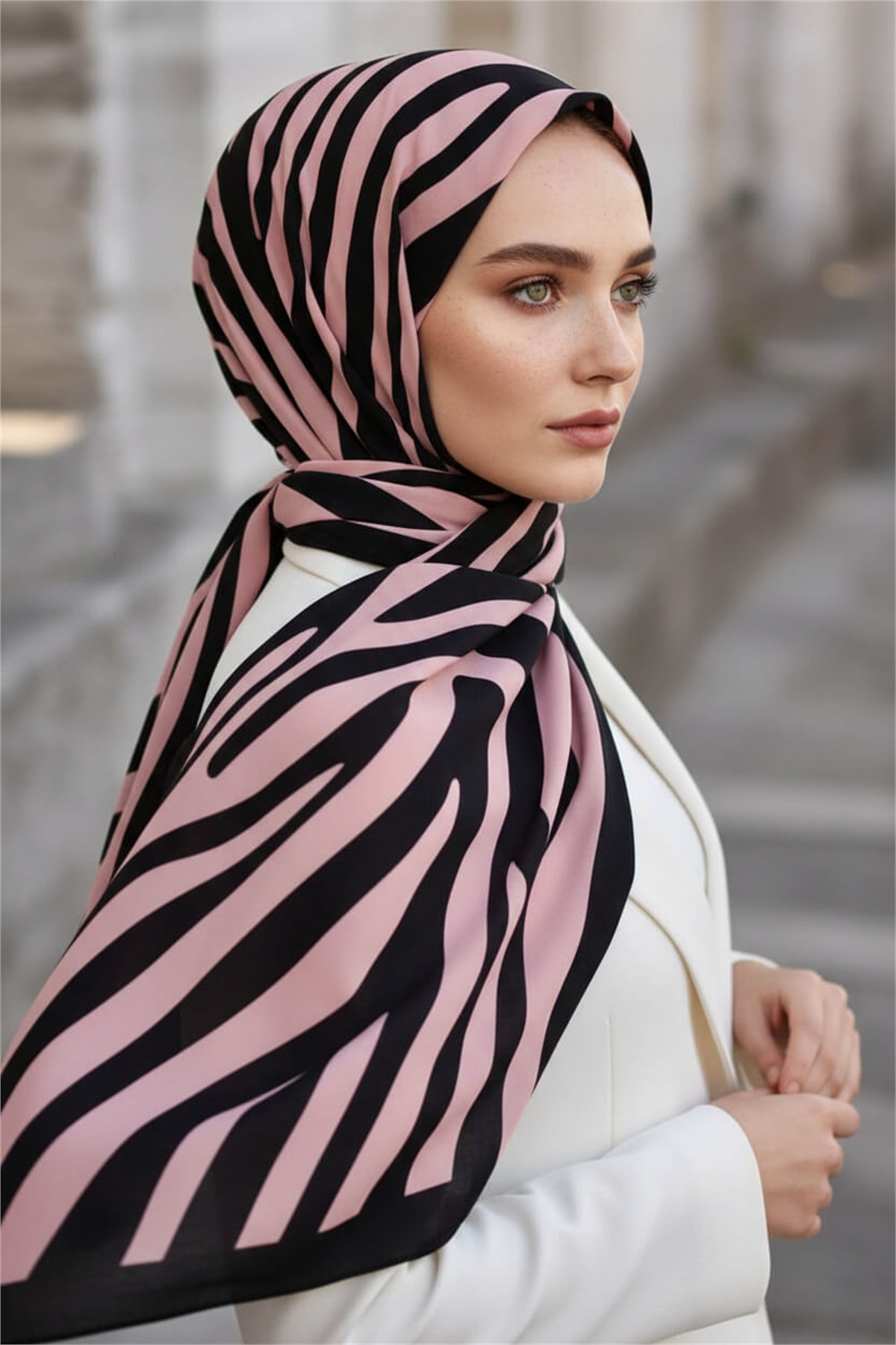 Kırışmaz Krep Şal Zebra Desenli Siyah Pudra 75x190 cm Kaymaz Kolay Şekil Alan
