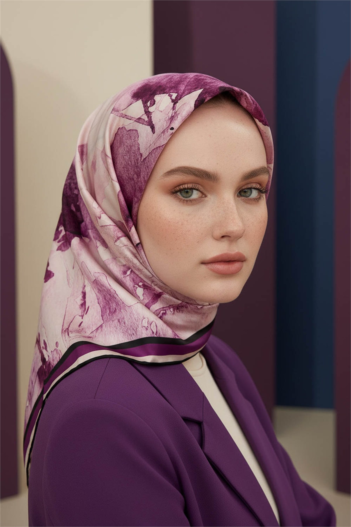Rayon Sulu Boya Çiçek Desenli Mürdüm Renkli 90x90 Dikim Şekli : El Dikişi Eşarp (İpek İçermez)