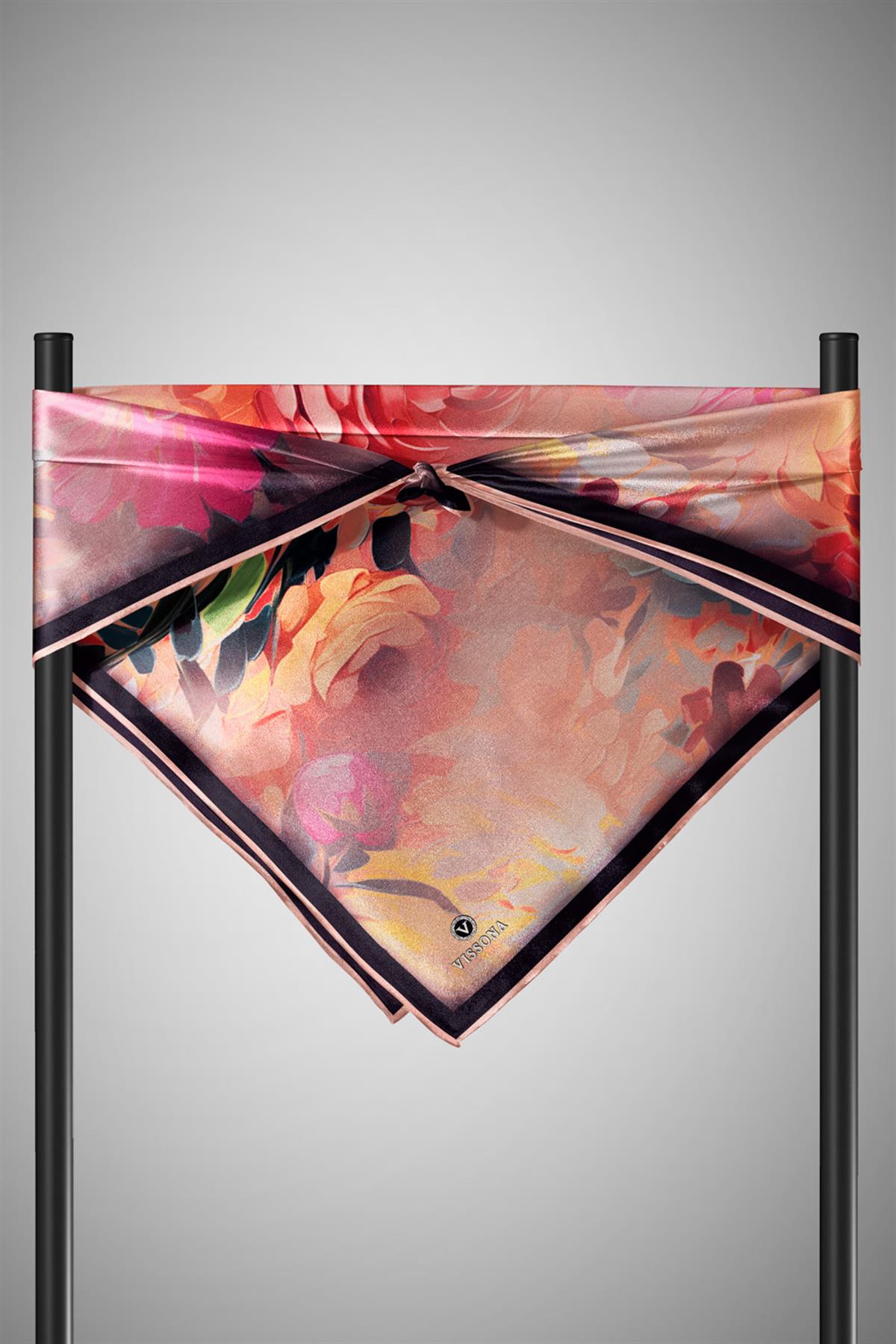 %100 Twill İpek Dumanlı Çiçek Desenli Somon Renkli 90x90 Eşarp Kenar Dikiş Şekli El Dikişli