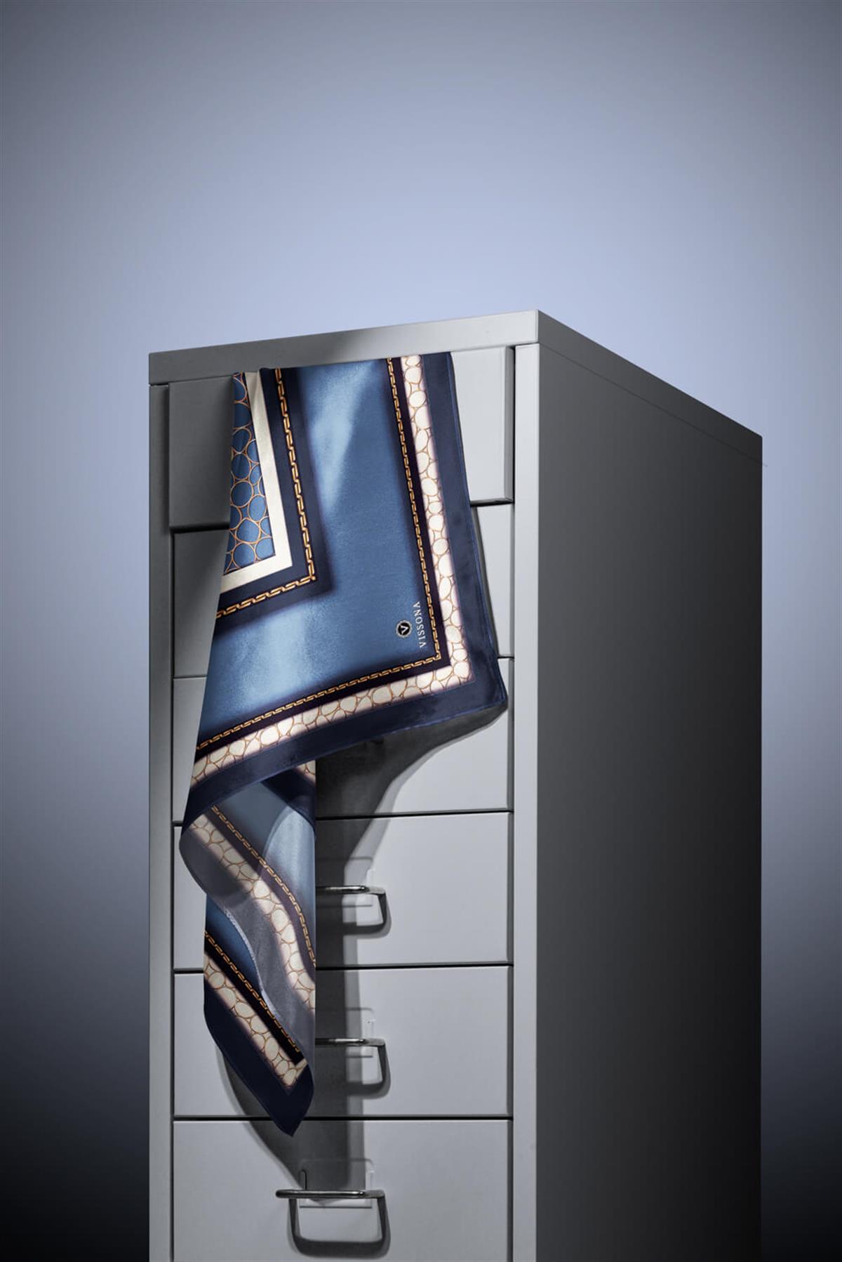 %100 Twill İpek Gold Halka Desenli İndigo - Lacivert Renkli 90x90 Eşarp Dikim Şekli : El Dikişi