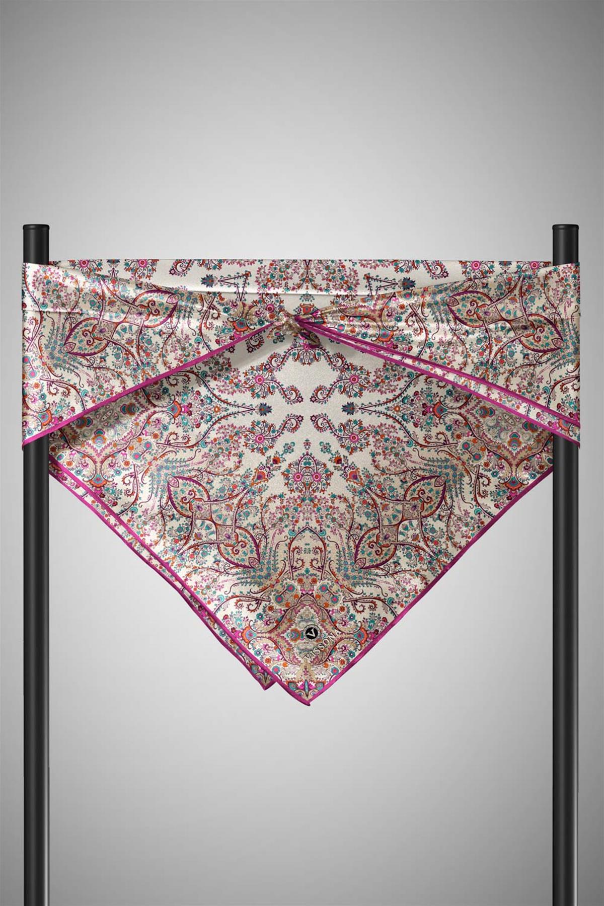 %100 Twill İpek Şal Desenli Krem - Mürdüm Renkli 90x90 Eşarp Dikim Şekli : El Dikişi