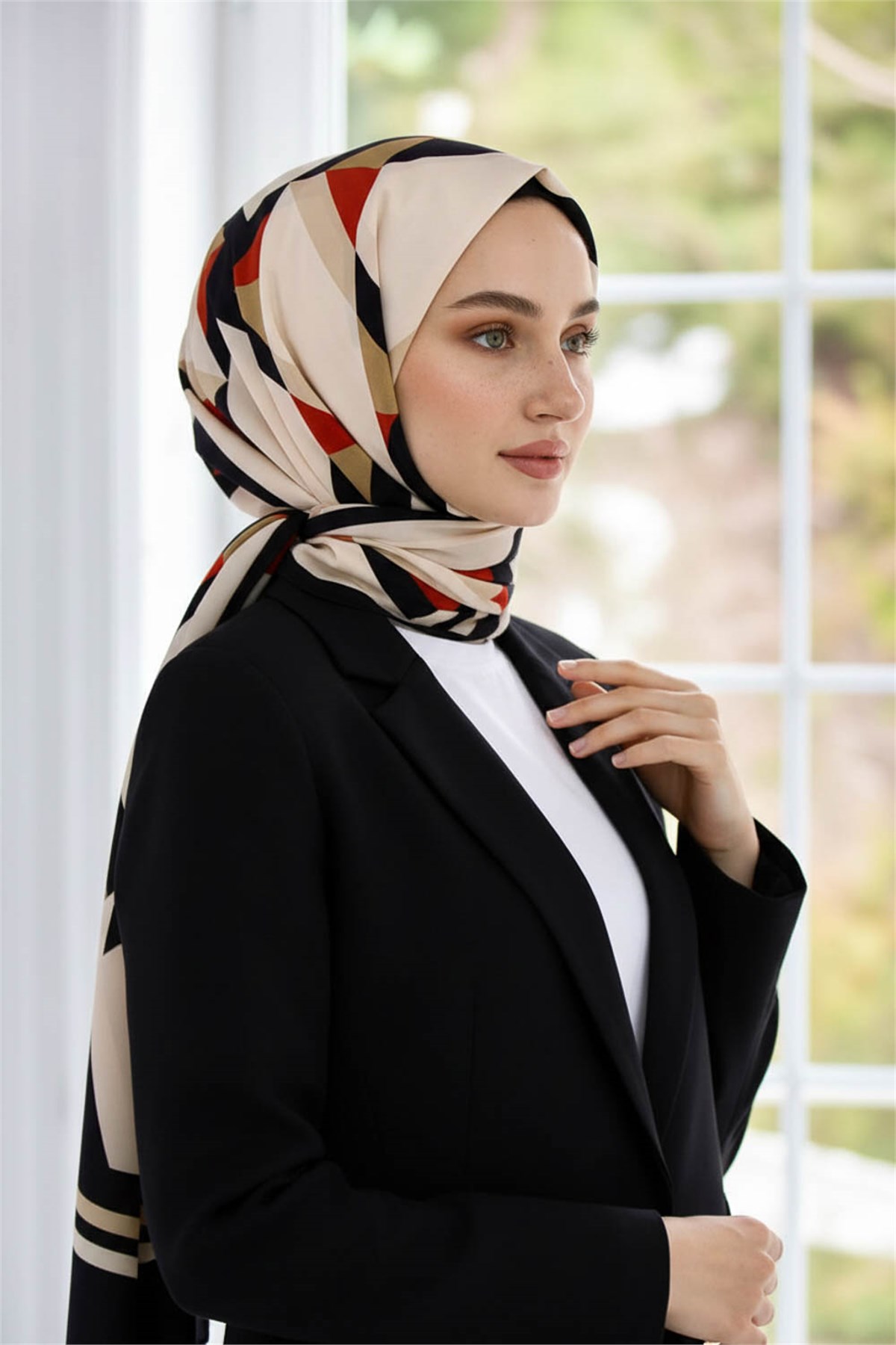 KREP GEOMETRİK DESENLİ SİYAH - BORDO RENKLİ 75X195 KIRIŞMAZ ŞAL