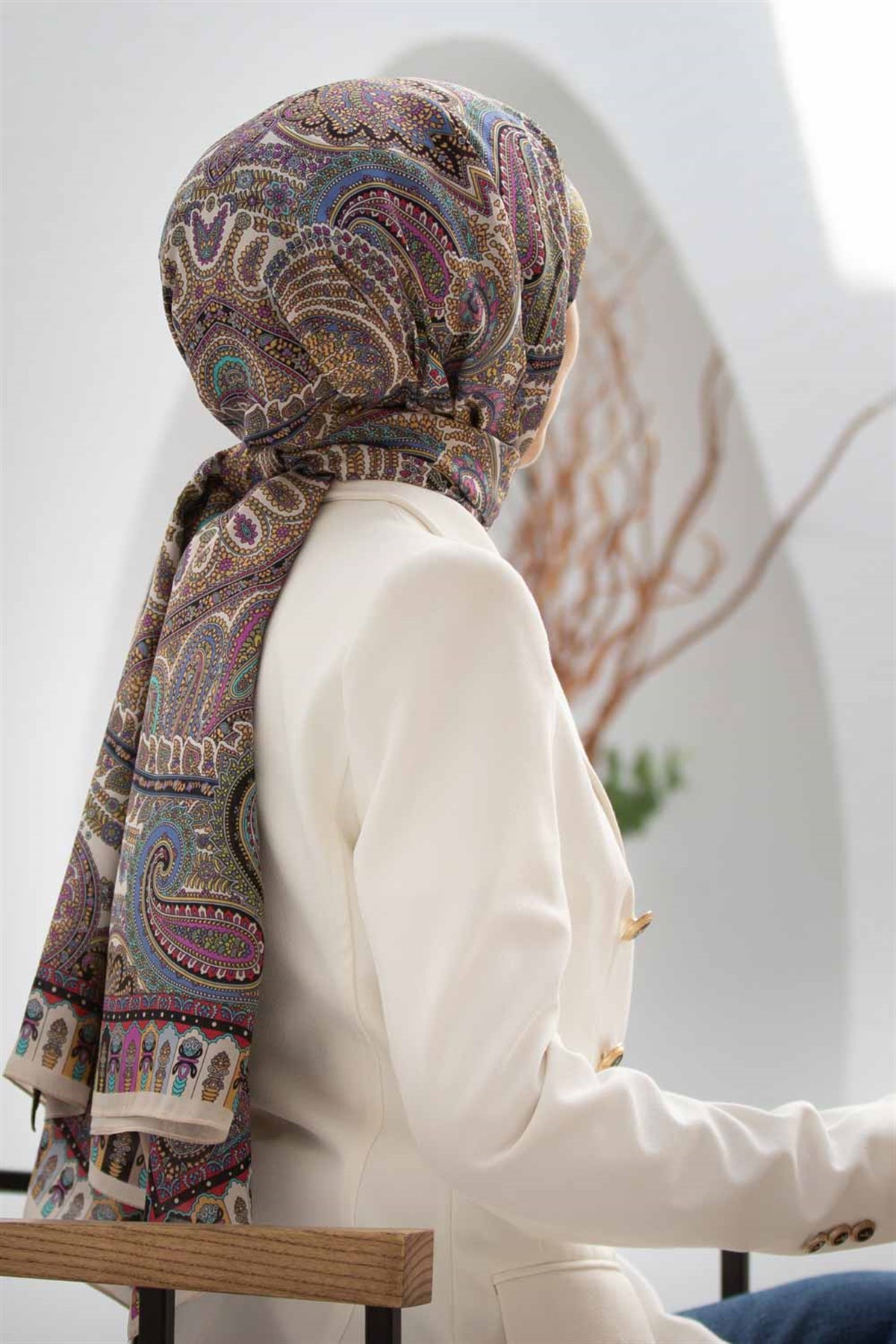 100% İPEK ETRO DESENLİ BEJ - SAKS RENKLİ ŞAL