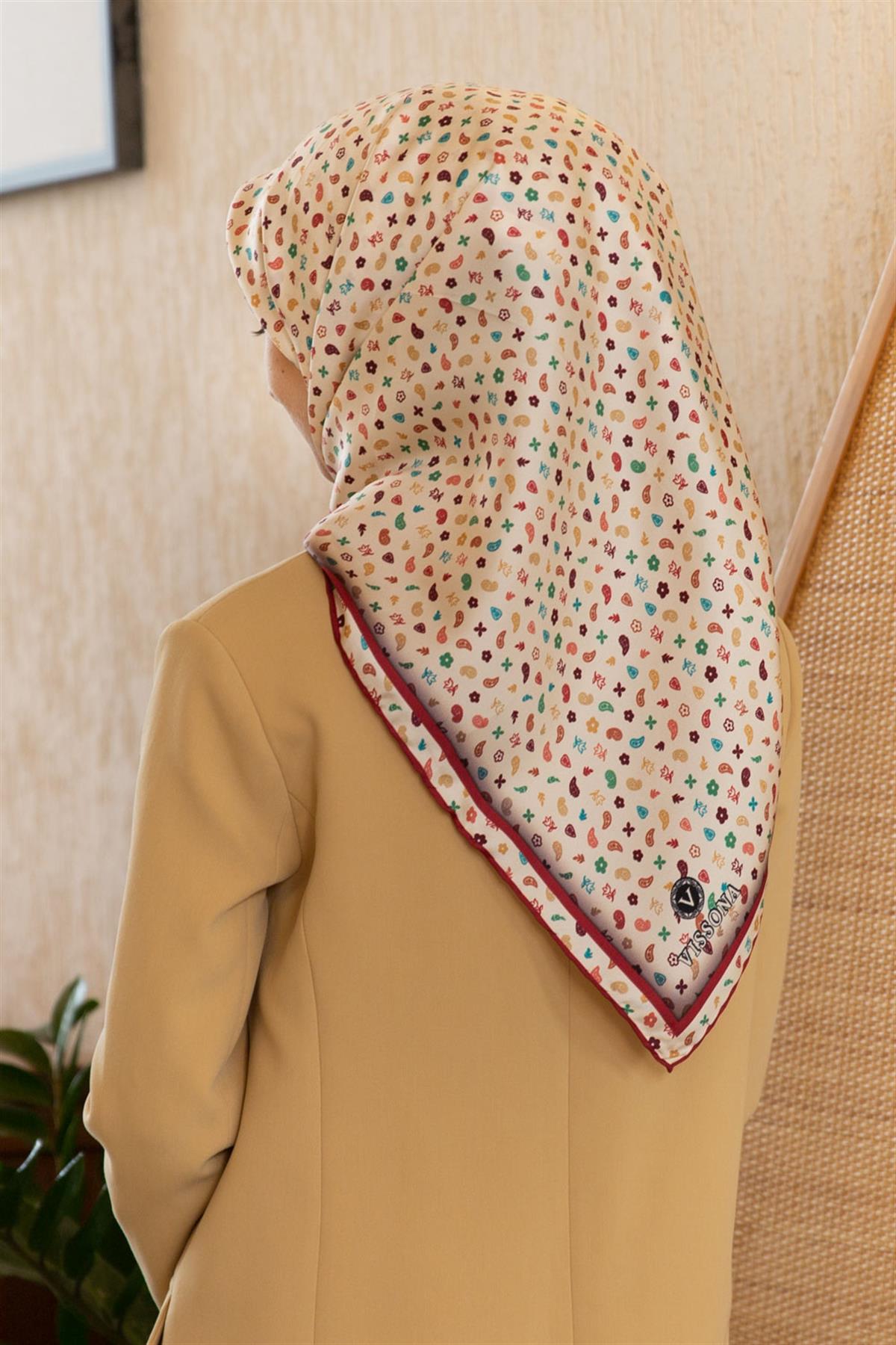 %100 Twill İpek Çıtır Desenli Krem - Bordo Renkli 90x90 Eşarp Dikim Şekli : El Dikişi