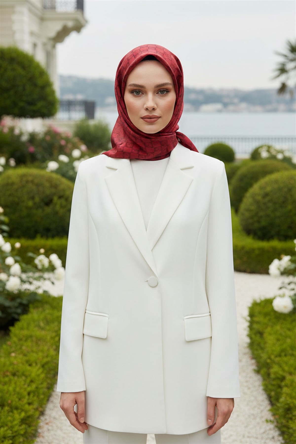 %100 Twill İpek Monogram Desenli Bordo Renkli 90x90 Eşarp Dikim Şekli : El Dikişi
