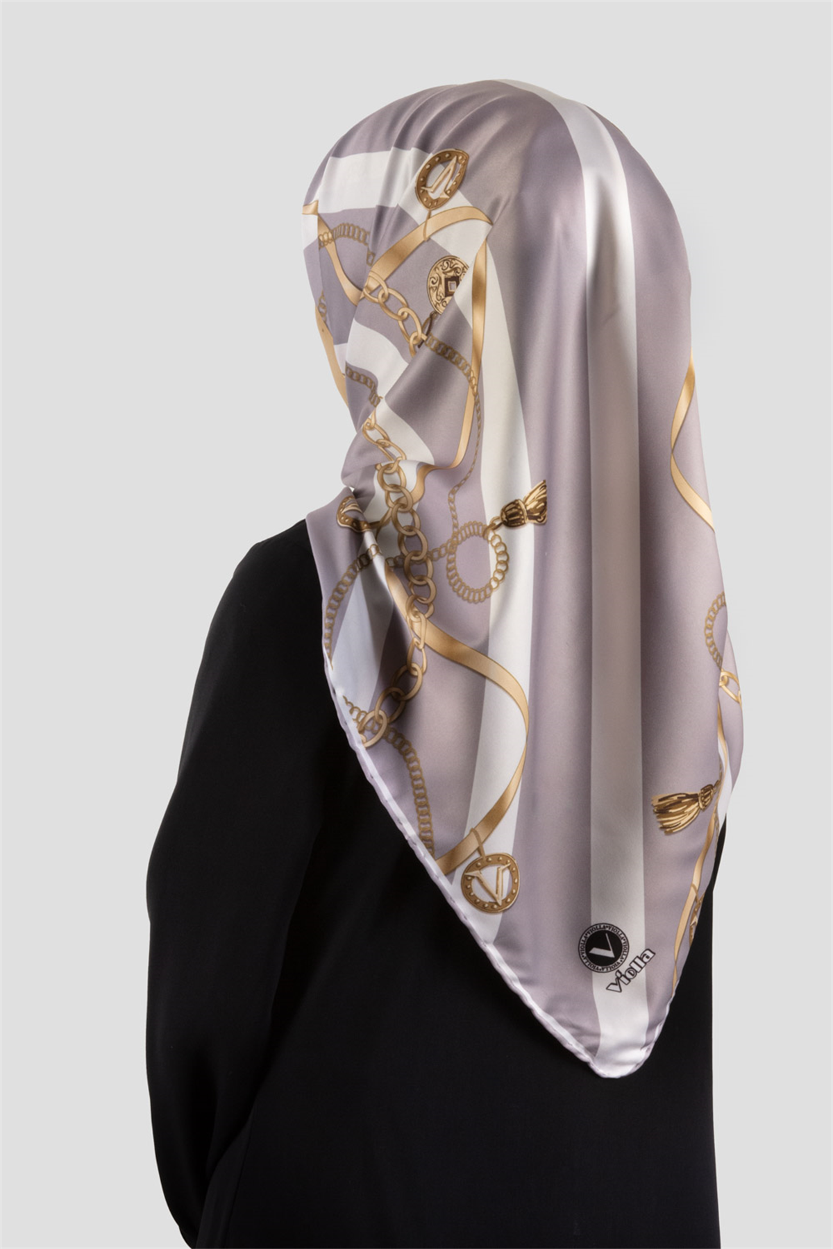 Twill Çizgili Kemer ve Zinci Desenli Gri Renkli 90x90 Eşarp (İpek İçermez) Kenar Dikiş Şekli El Dikişli