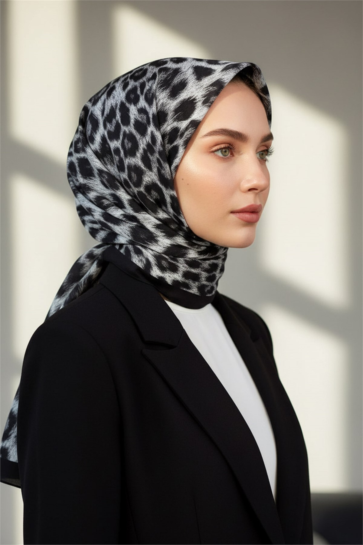 KREP LEOPAR DESENLİ SİYAH - KREM RENKLİ 75X195 KIRIŞMAZ ŞAL