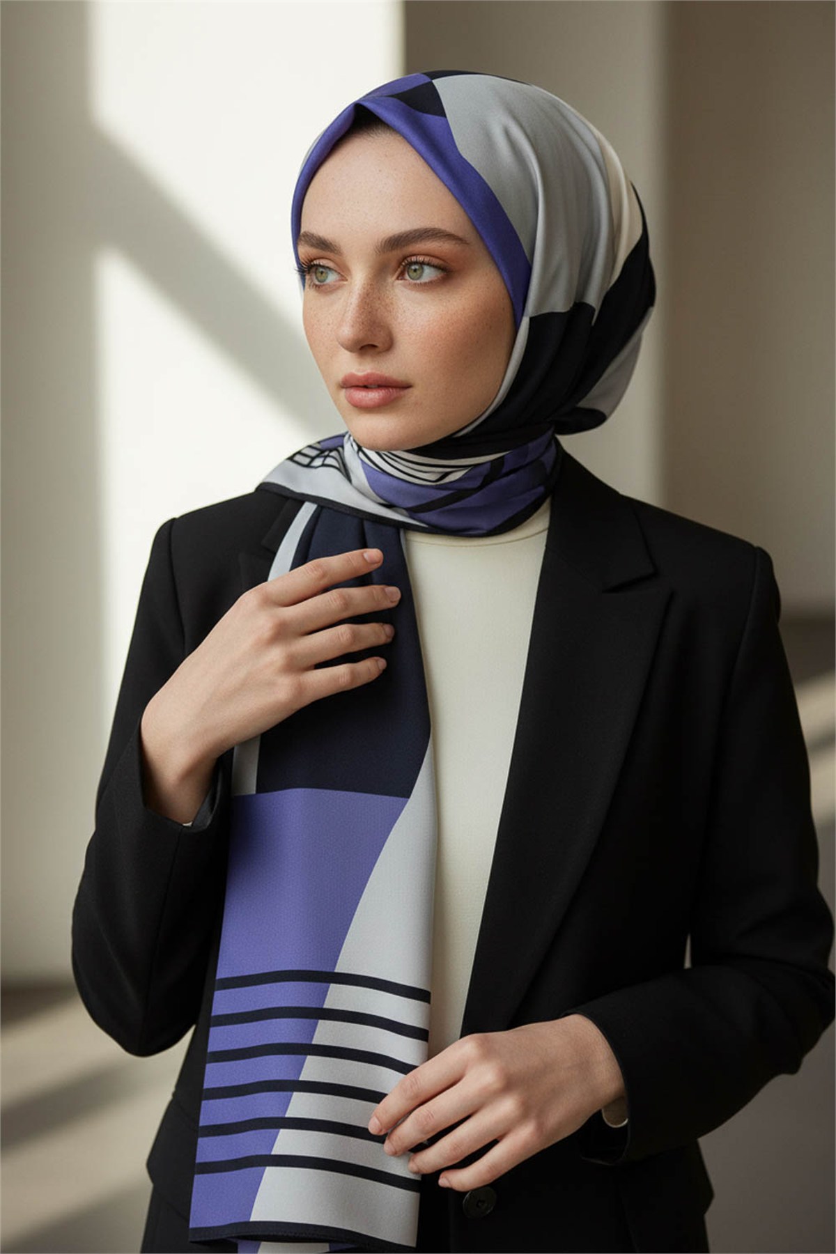 KREP GEOMETRİK DESENLİ İNDİGO RENKLİ 75X195 KIRIŞMAZ ŞAL