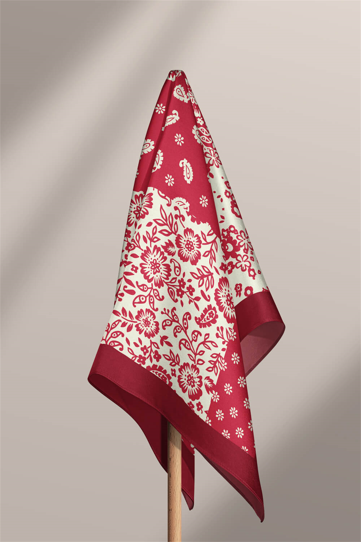 A46 Kadın Çiçek Desenli Bandana 50x50 Kırmızı Beyaz DG0425-22