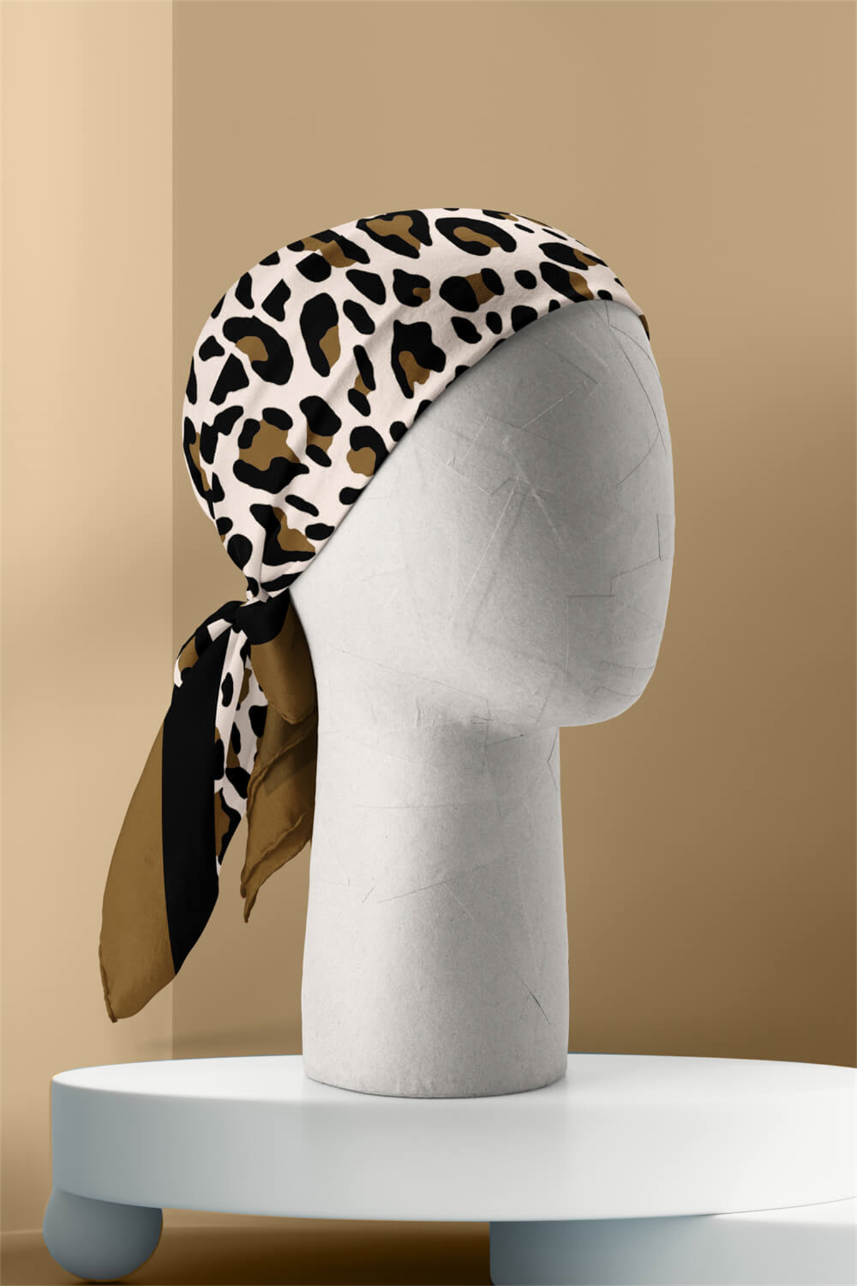 E31 Kadın Kahve Siyah Benek Desenli 50x50 Bandana HYL DG01356-22