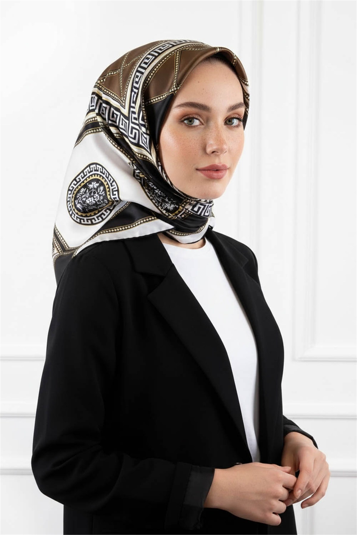 Twill Barok Desenli Vizon Renkli 90x90 Eşarp (İpek İçermez) Kenar Dikiş Şekli El Dikişli
