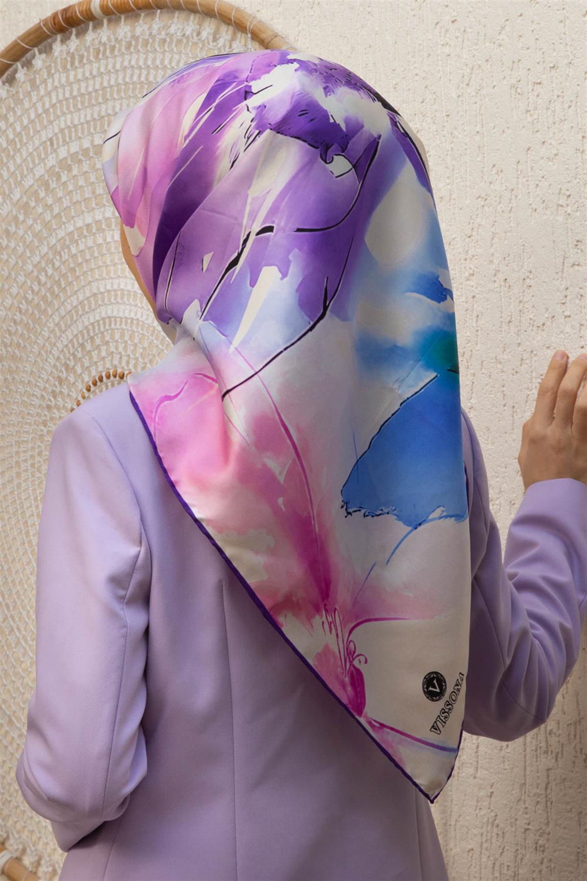 %100 Twill İpek Sulu Boya Çiçek Desenli Mor Renkli 90x90 Eşarp Dikim Şekli : El Dikişi