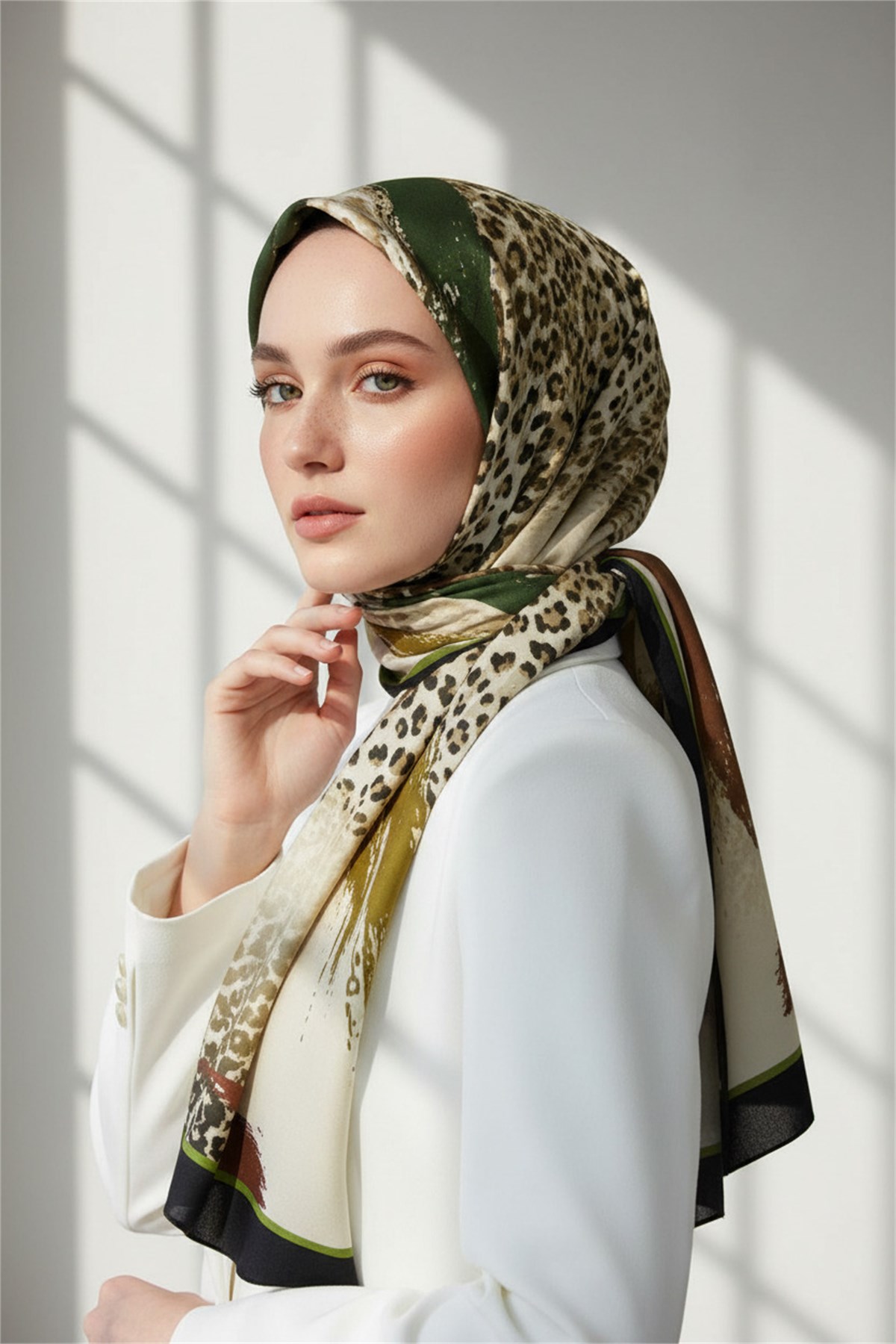 KREP RENKLİ FIRÇA VE LEOPAR DESENLİ TABA RENKLİ 75X195 KIRIŞMAZ ŞAL