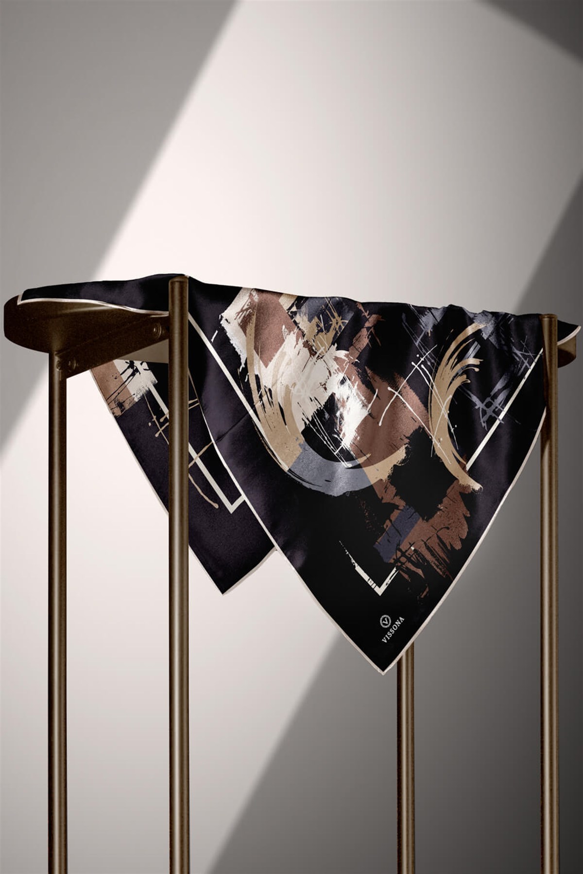 %100 Twill İpek Geometrik Desenli Bej - Gri Renkli 90x90 Eşarp Dikim Şekli : El Dikişi