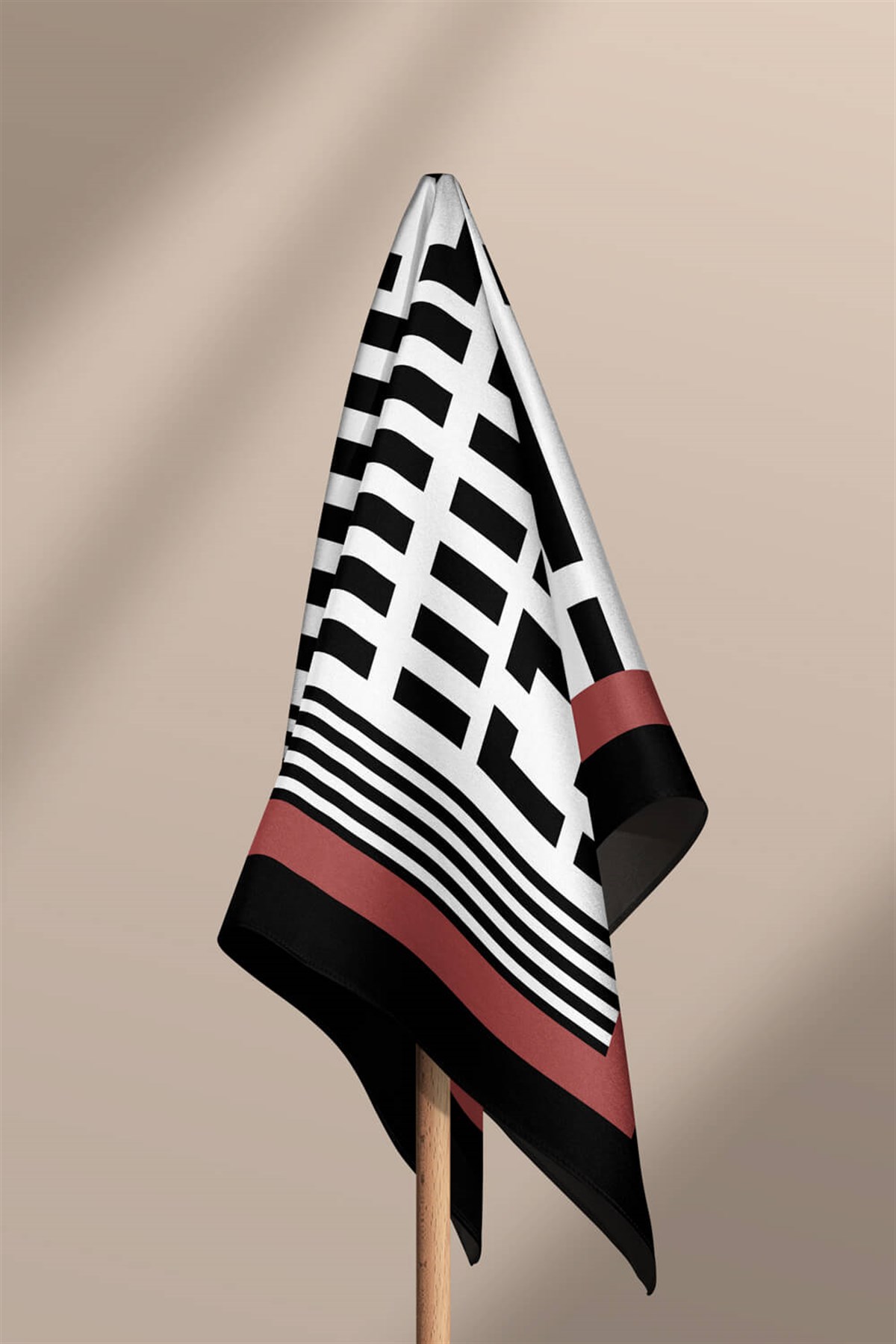 Violla Kadın Siyah Beyaz Geometrik Desenli 50x50 Bandana HYL DG01510-22