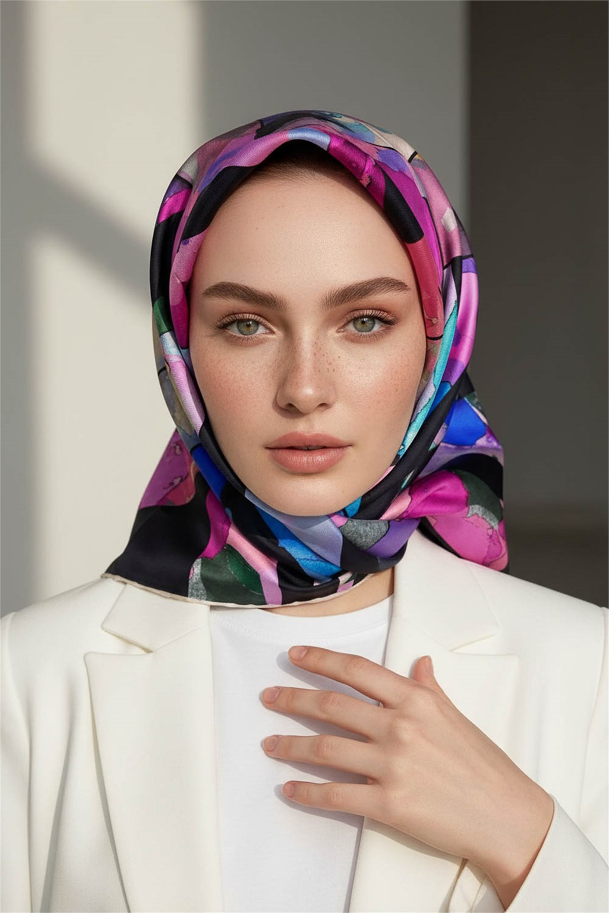 %100 Twill İpek Bahar Çiçekleri Desenli Lacivert - Fuşya Renkli 90x90 Eşarp Kenar Dikiş Şekli El Dikişli