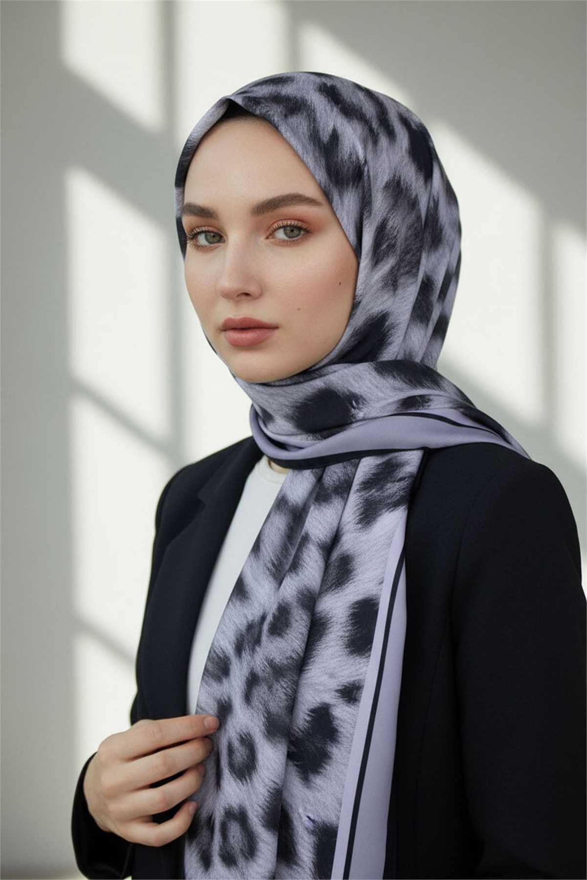 KREP LEOPAR DESENLİ SİYAH RENKLİ 75X195 KIRIŞMAZ ŞAL