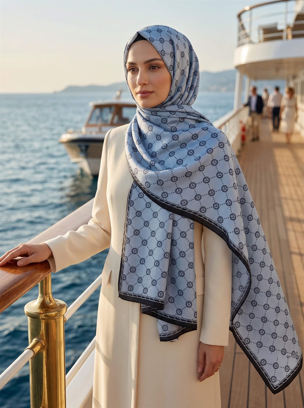 % 100 İpek V Logo Desenli Gri - Siyah Renkli 90x210 Şal