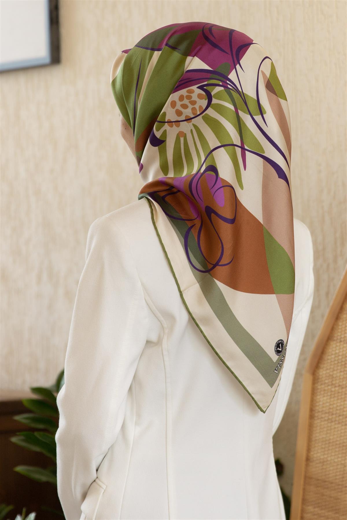 %100 Twill İpek Çiçek Desenli Haki - Mürdüm Renkli 90x90 Eşarp Dikim Şekli : El Dikişi