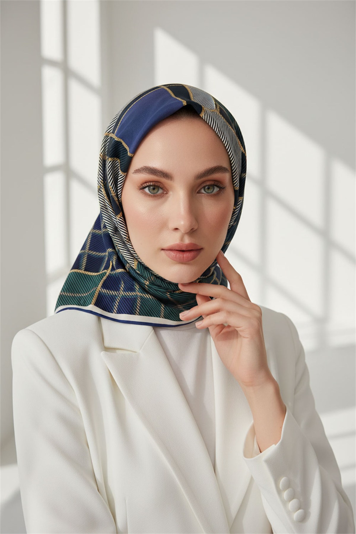 Kristal Geometrik  Desenli İndigo - Petrol Yeşili Renkli 90x90 Eşarp (İpek İçermez) Kenar Dikiş Şekli El Dikişli
