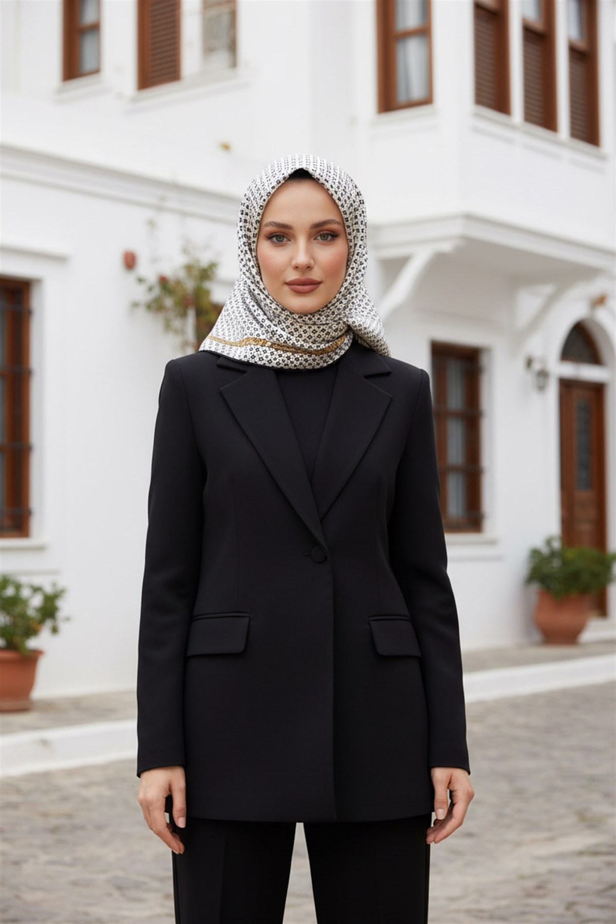 %57 İPEK %43 VİSKON Twill İpek Zincir Desenli Krem - Siyah Renkli 90x90 Eşarp Dikim Şekli : El Dikişi