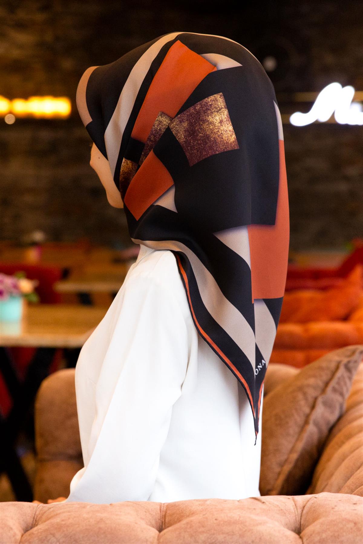 %100 Twill İpek Karo Desenli Bej - Taba Renkli 90x90 Eşarp Dikim Şekli : El Dikişi