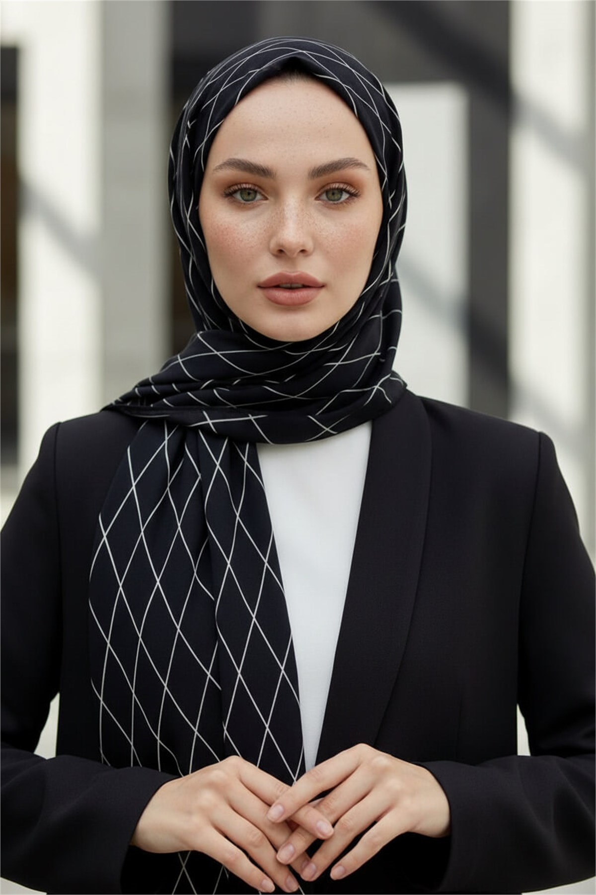 KREP GEOMETRİK DESENLİ SİYAH RENKLİ 75X195 KIRIŞMAZ ŞAL