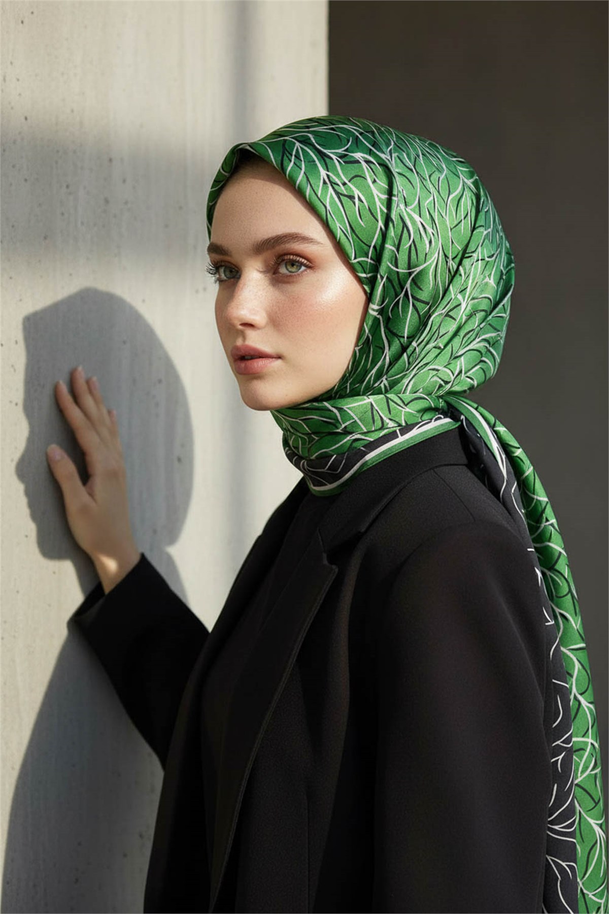 KREP GEOMETRİK DESENLİ ZÜMRÜT YEŞİLİ RENKLİ 75X195 KIRIŞMAZ ŞAL