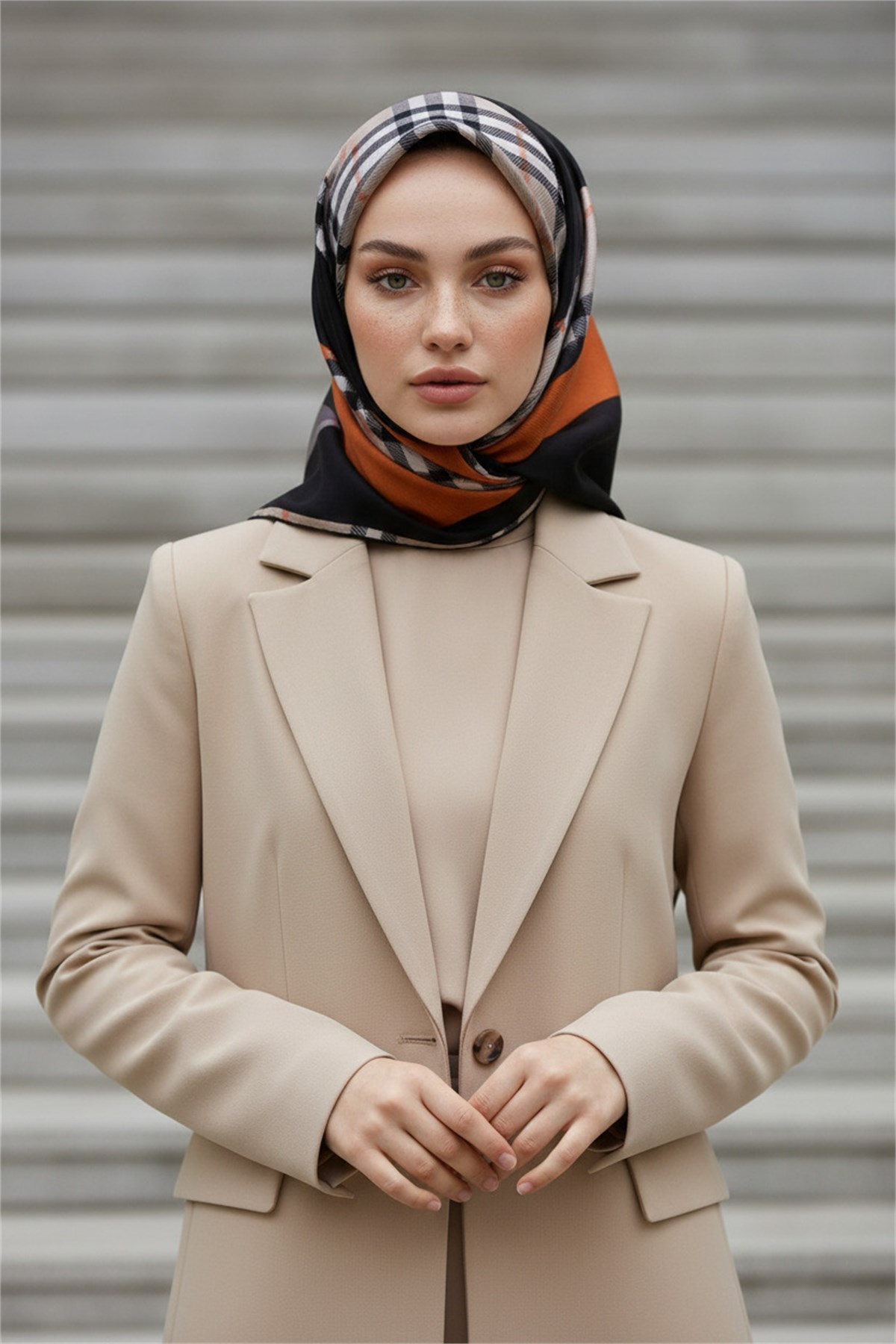 %100 Twill İpek Eşarp 90x90 Taba Siyah Ekose Desenli El Dikişli Kadın Eşarp