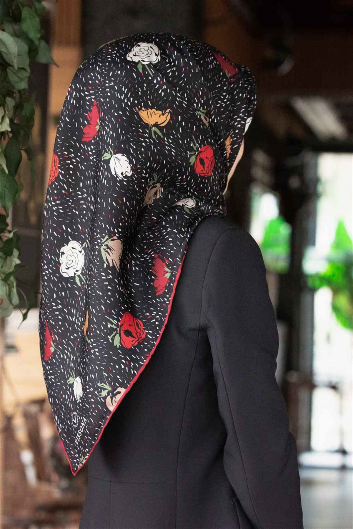 %100 Twill İpek Çıtır Çiçek Desenli Kırmızı - Bordo Renkli 90x90 Eşarp Dikim Şekli : El Dikişi