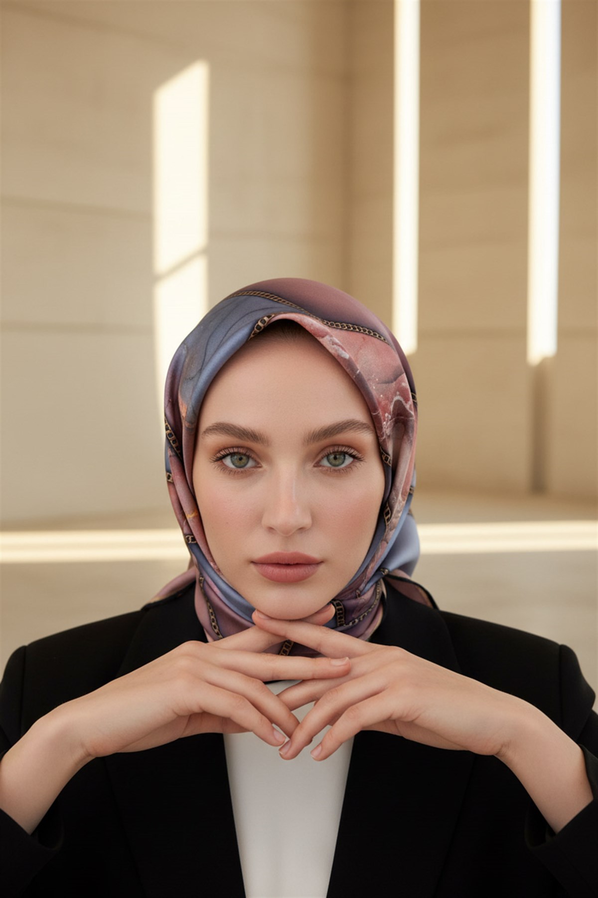 %100 Twill İpek Efektli Bant Desenli Pudra - Gri Renkli 90x90 Eşarp Dikim Şekli : El Dikişi