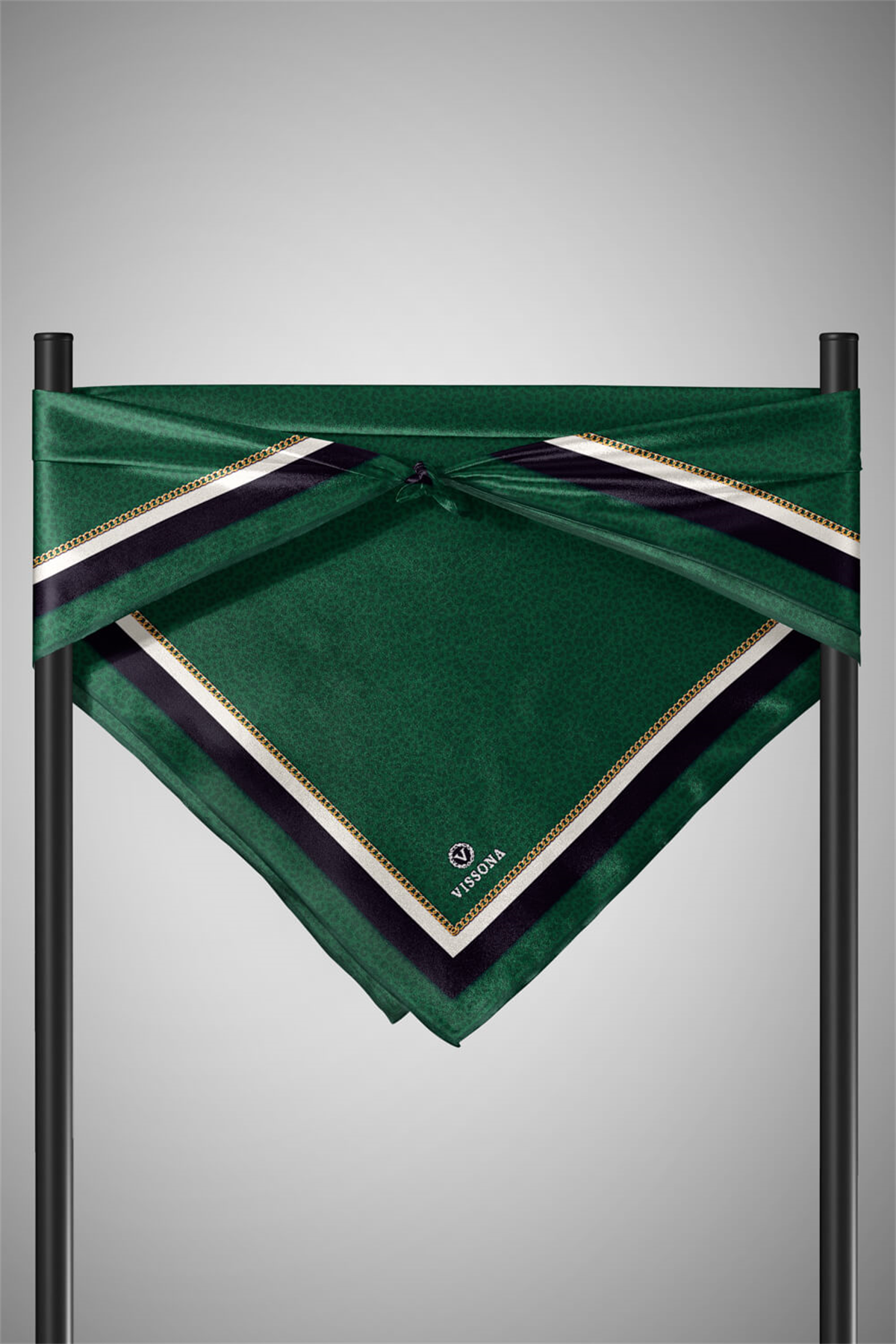 % 57 İPEK % 43 VİSKON Twill İpek Leopar Desenli Zümrüt Yeşili Renkli 90x90 Eşarp Dikim Şekli : El Dikişi