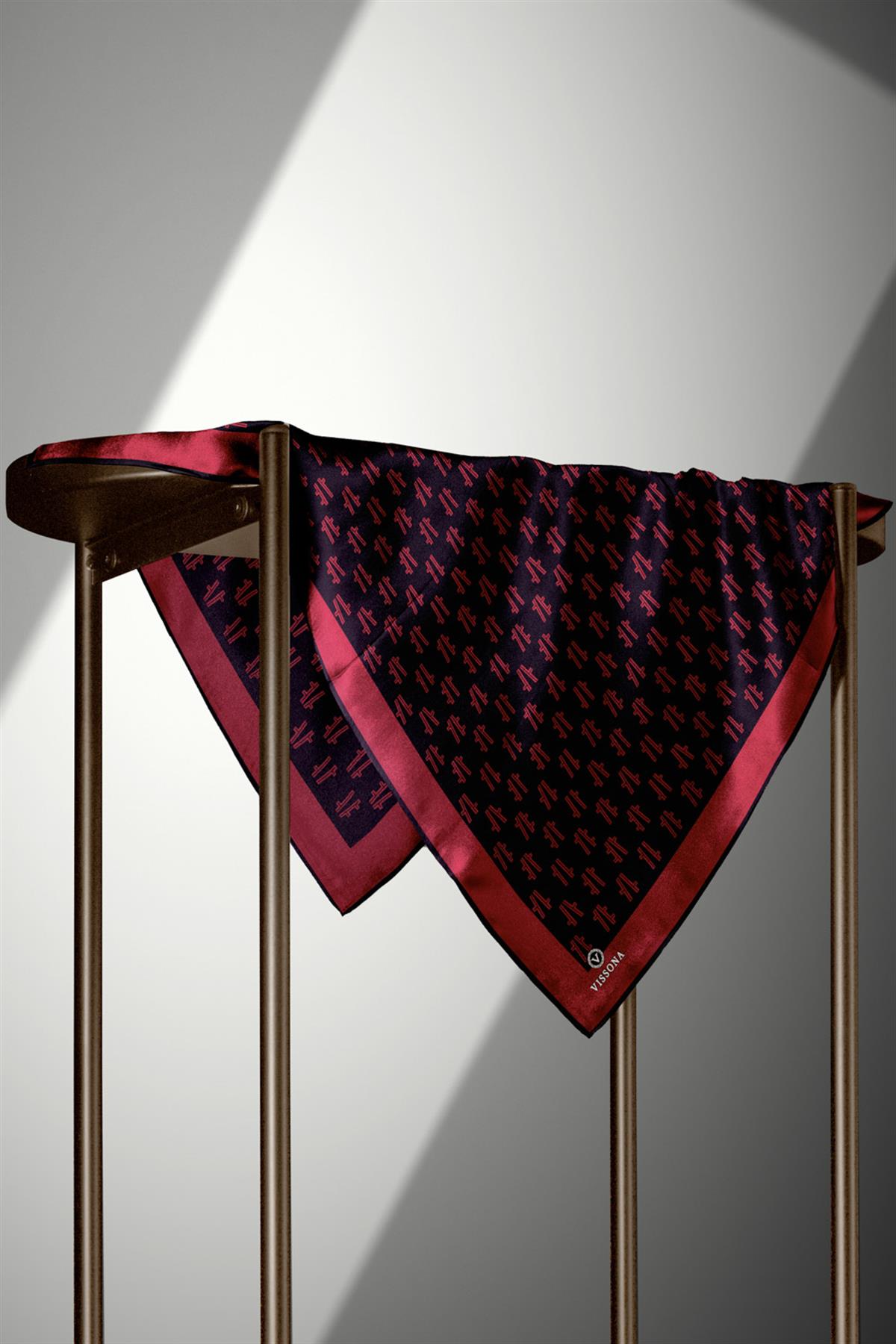 %100 Twill İpek Geometrik Desenli Bordo - Siyah Renkli 90x90 Eşarp Dikim Şekli : El Dikişi