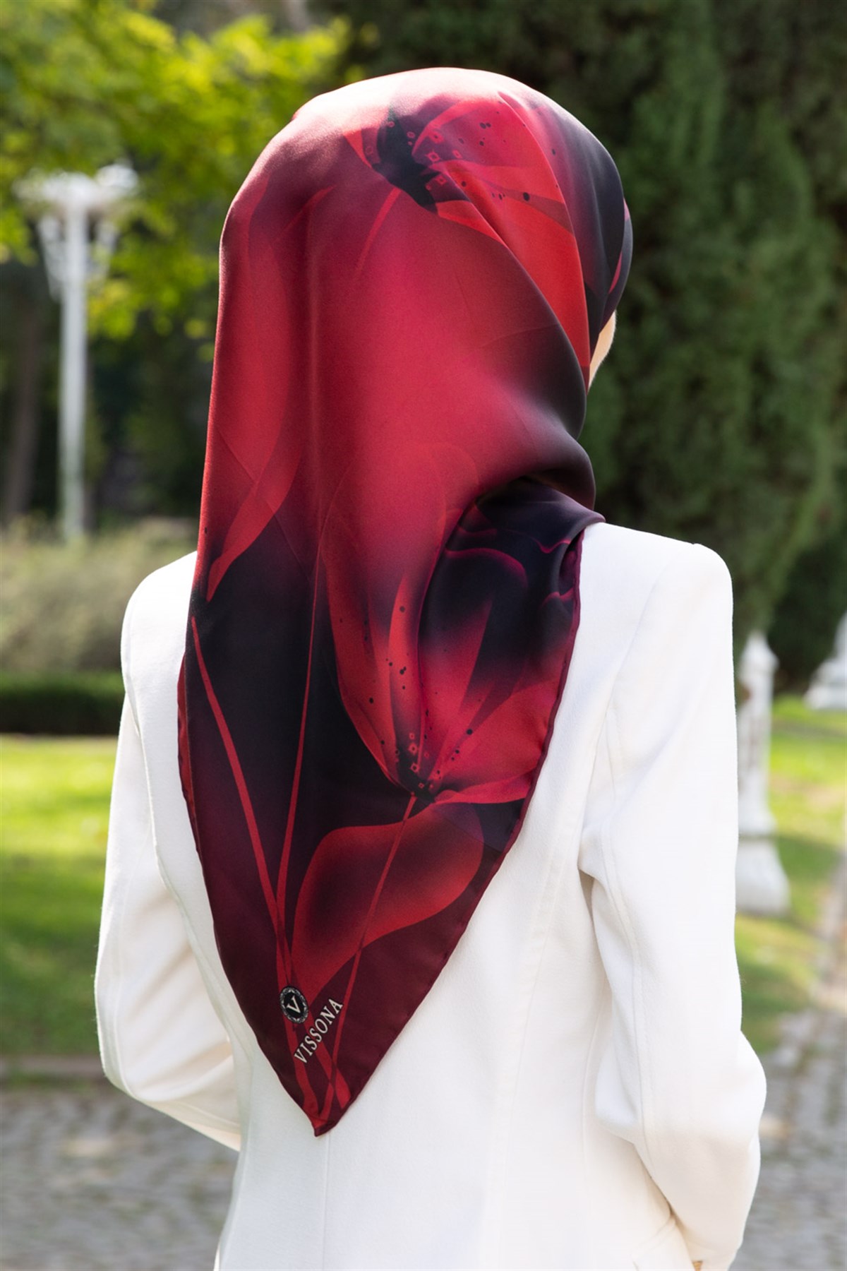 %100 Twill İpek Çiçek Desenli Bordo Renkli 90x90 Eşarp Dikim Şekli : El Dikişi