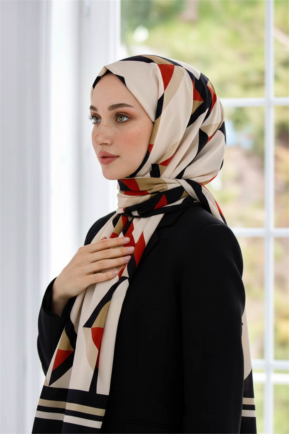 KREP GEOMETRİK DESENLİ SİYAH - BORDO RENKLİ 75X195 KIRIŞMAZ ŞAL