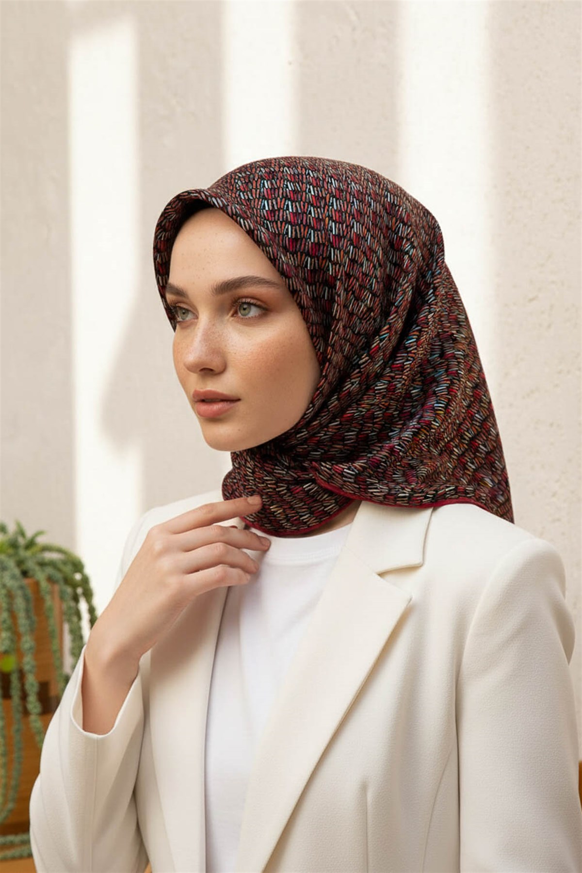 %100 Twill İpek Çizgi Desenli Siyah - Bordo Renkli 90x90 Eşarp Dikim Şekli : El Dikişi