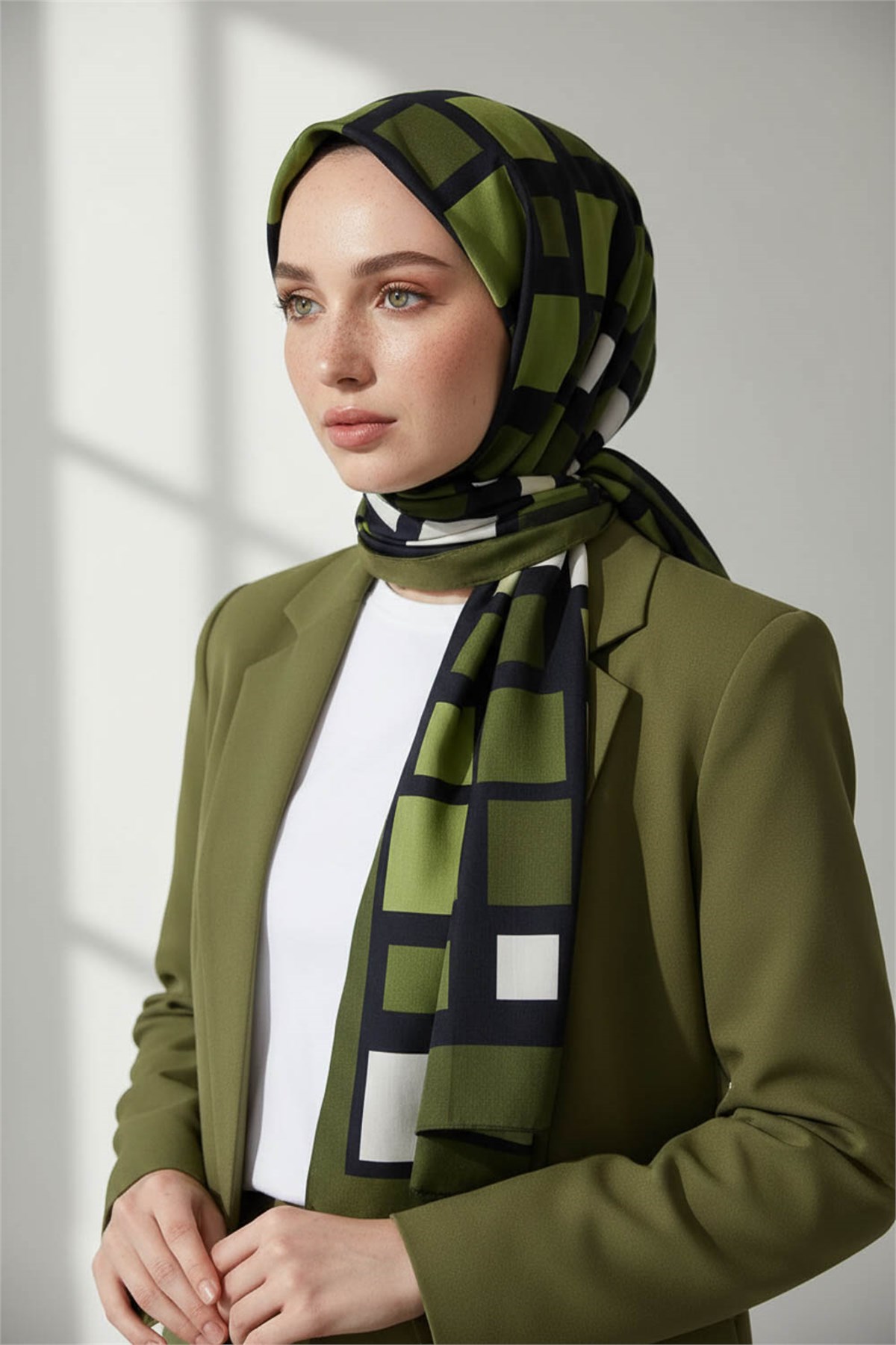 KREP KARE DESENLİ HAKİ YEŞİLİ RENKLİ 75X195 KIRIŞMAZ ŞAL