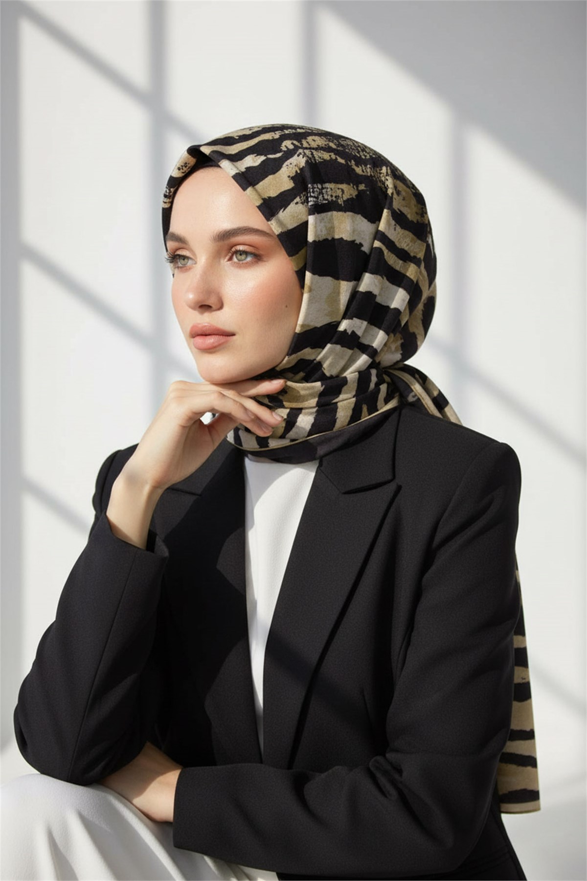 KREP ZEBRA DESENLİ BEJ - SİYAH RENKLİ 75X195 KIRIŞMAZ ŞAL