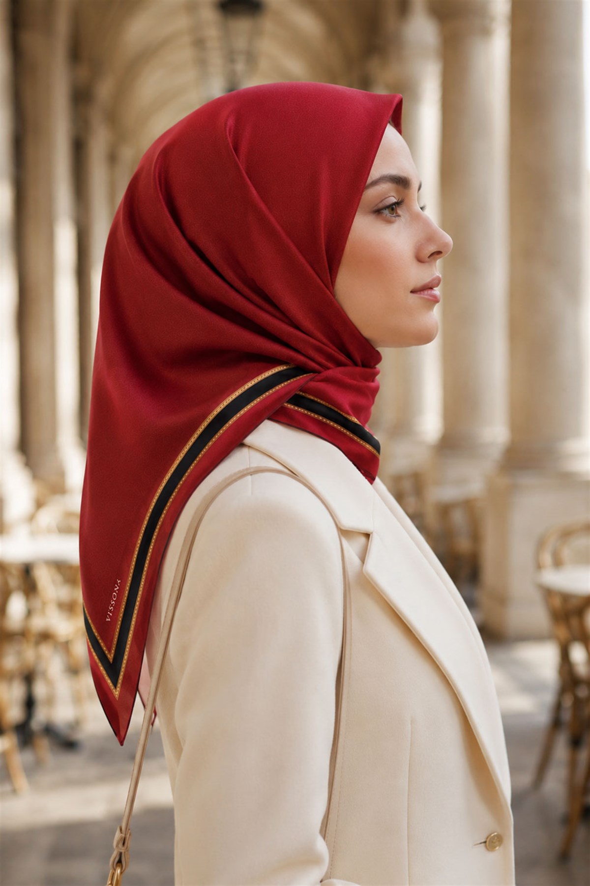 %100 Twill İpek Dokulu Şerit Desenli Siyah - Kırmızı Renkli 90x90 Eşarp Dikim Şekli : El Dikişi