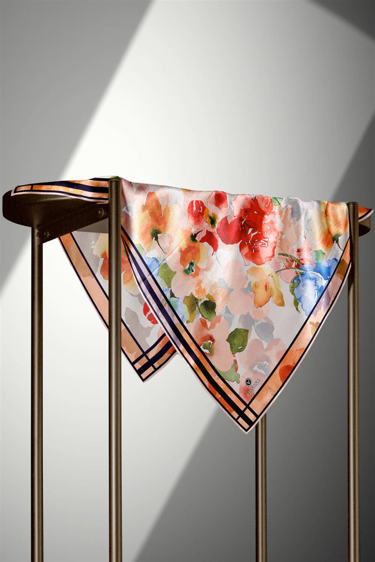 %100 Twill İpek Sulu Boyalı Çiçek Desenli Somon - Kırmızı Renkli 90x90 Eşarp Dikim Şekli : El Dikişi