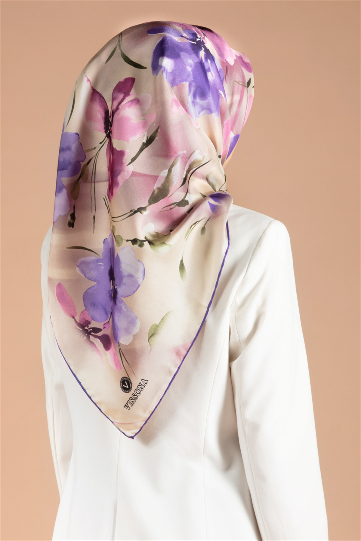 %100 Twill İpek Çiçek Desenli Mor - Pembe Renkli 90x90 Dikim Şekli : El Dikişi Eşarp