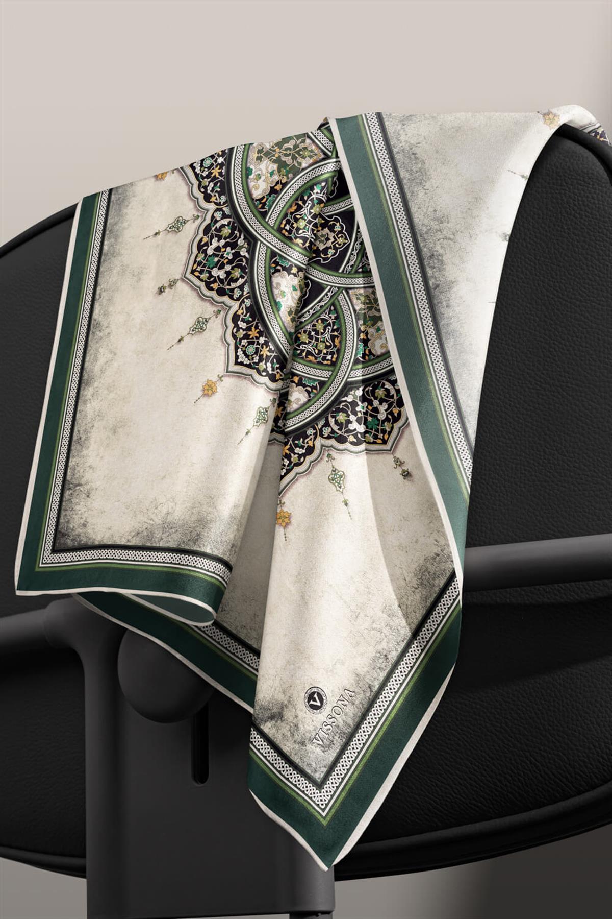 %100 Twill İpek Şal Desenli Siyah - Zümrüt Yeşili Renkli 90x90 Eşarp Dikim Şekli : El Dikişi