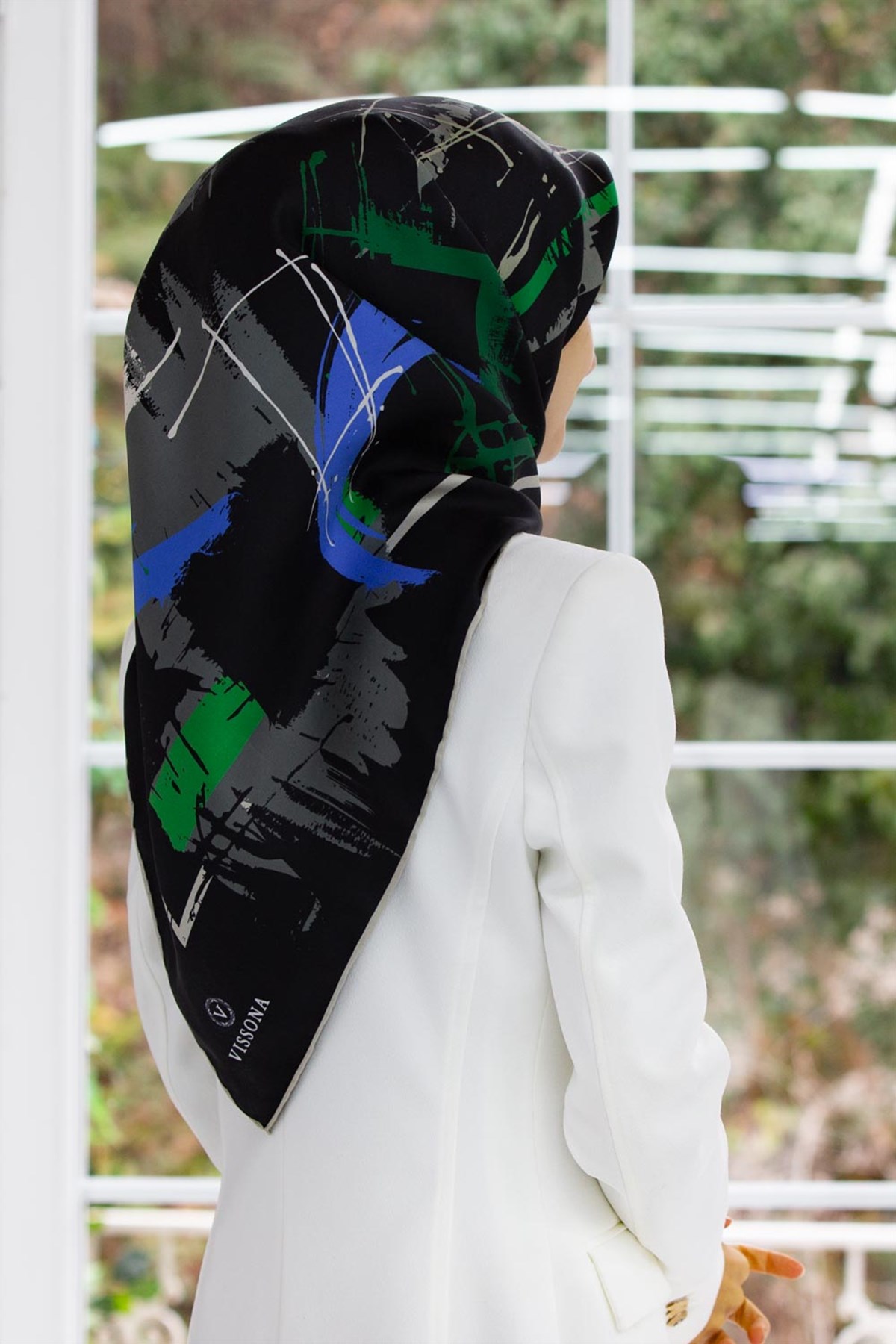 %100 Twill İpek Geometrik Desenli Saks - Zümrüt Yeşili Renkli 90x90 Eşarp Dikim Şekli : El Dikişi